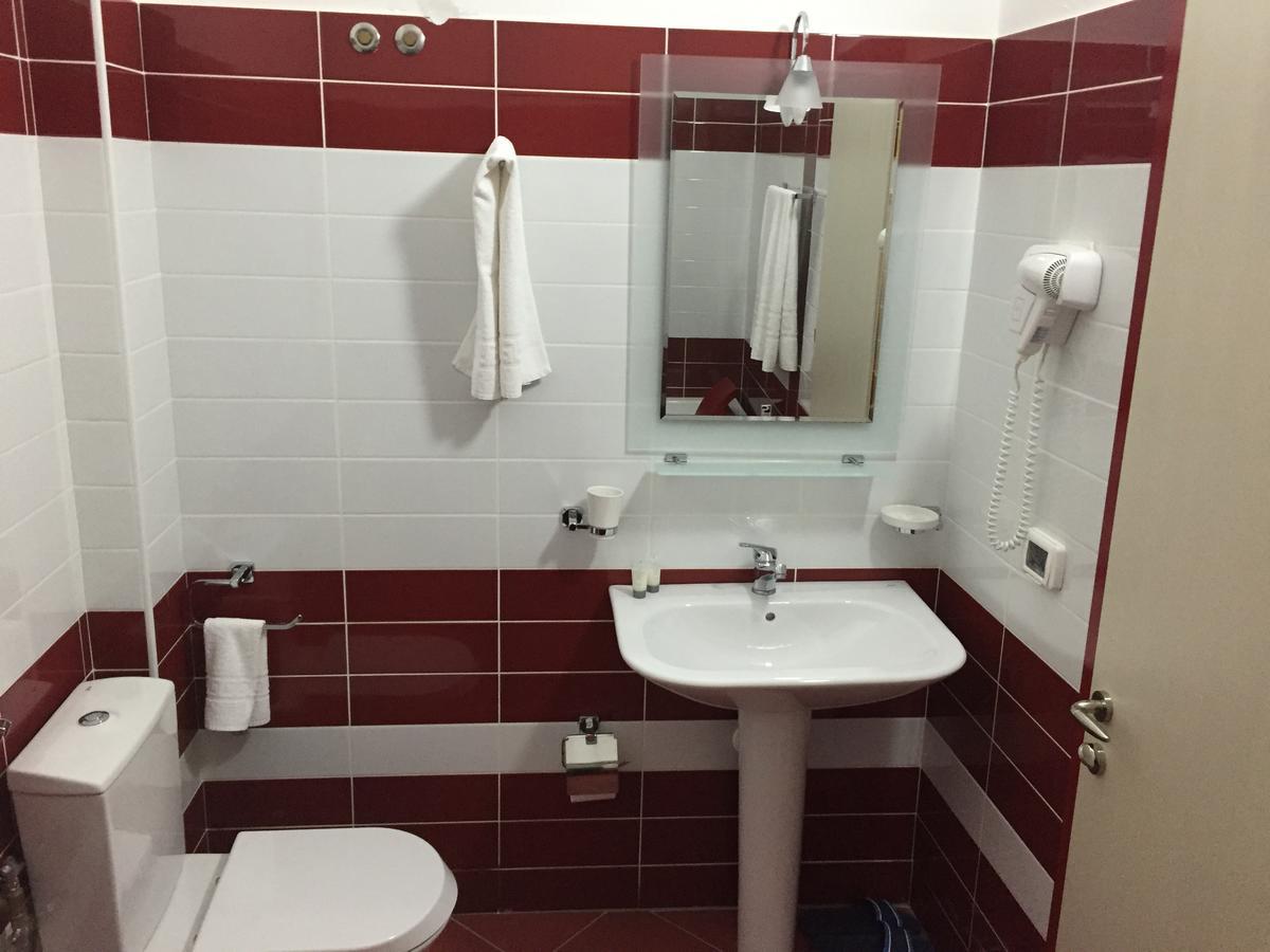 Hotel Siklad Lezha Kültér fotó